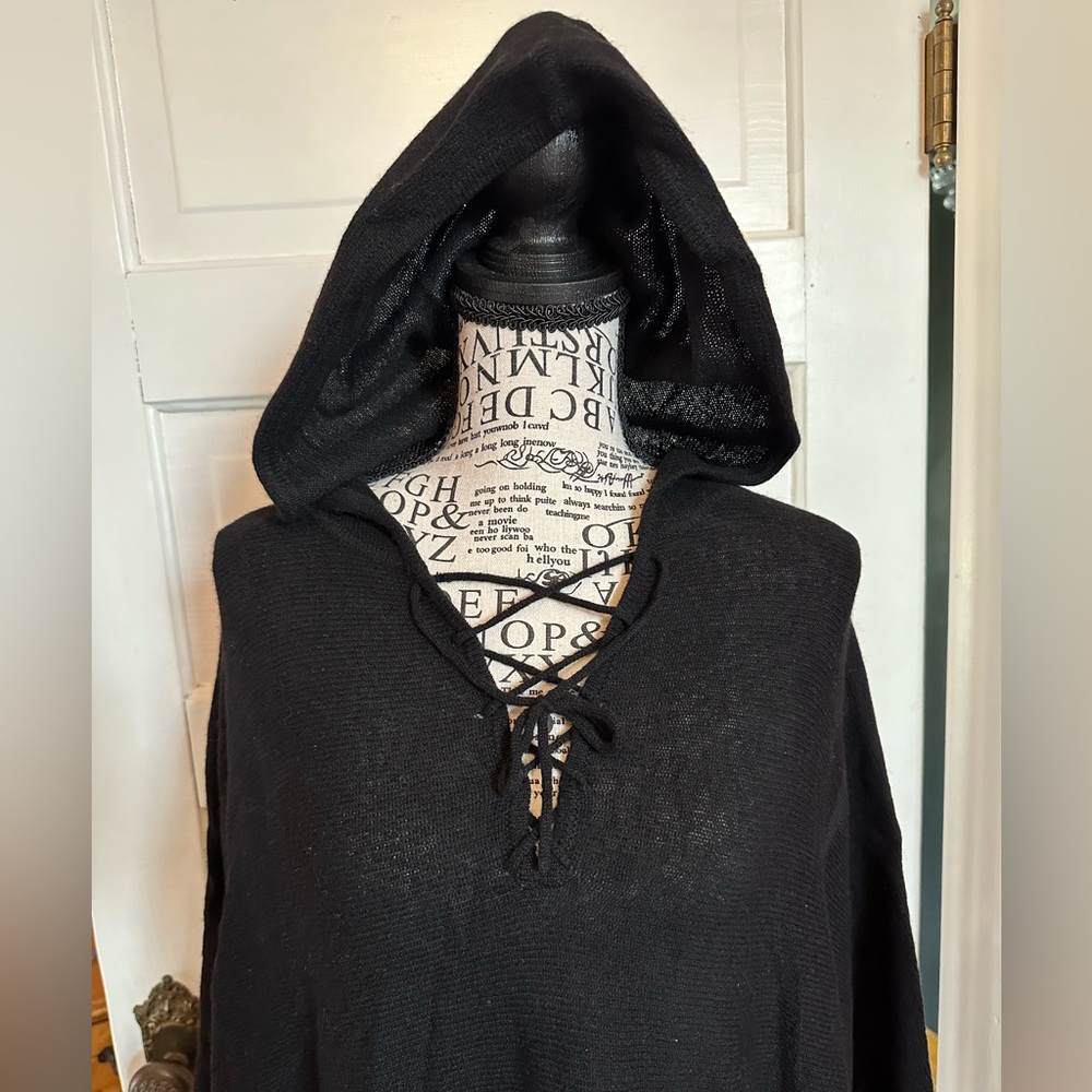 🖤NWOT 100% Cashmere hooded Poncho, one size